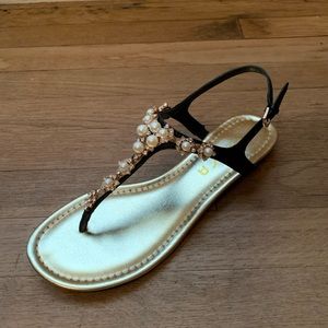 Brand new Black & Gold 1” wedge w/Pearls